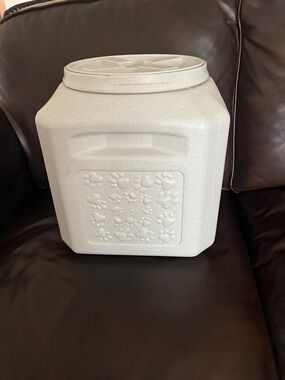 Paw-Accent Pet Food Storage Bin with Screw-Top Lid